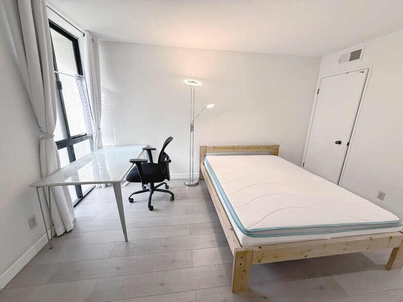 Building Photo - 222 S Central Ave