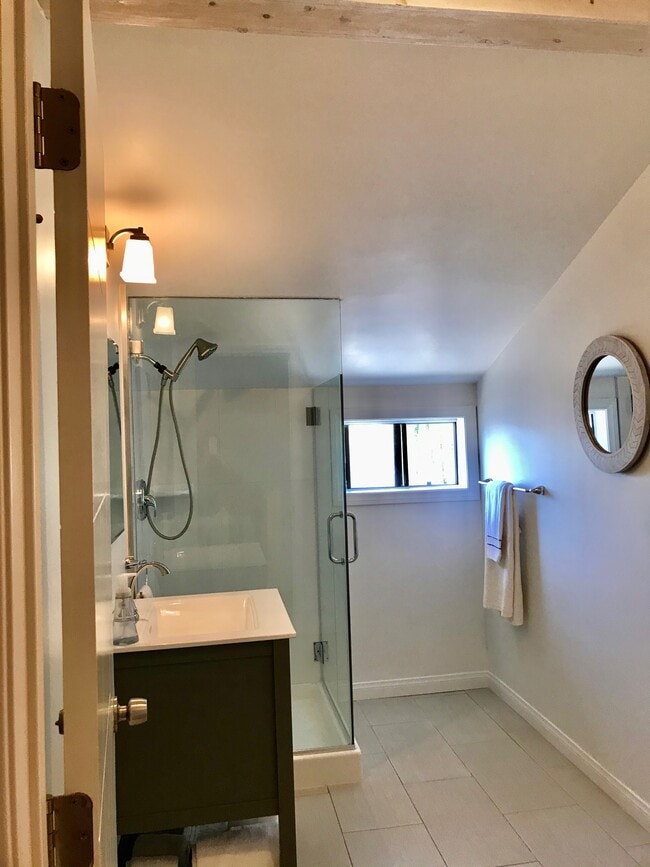 Building Photo - 656 Grand Ave