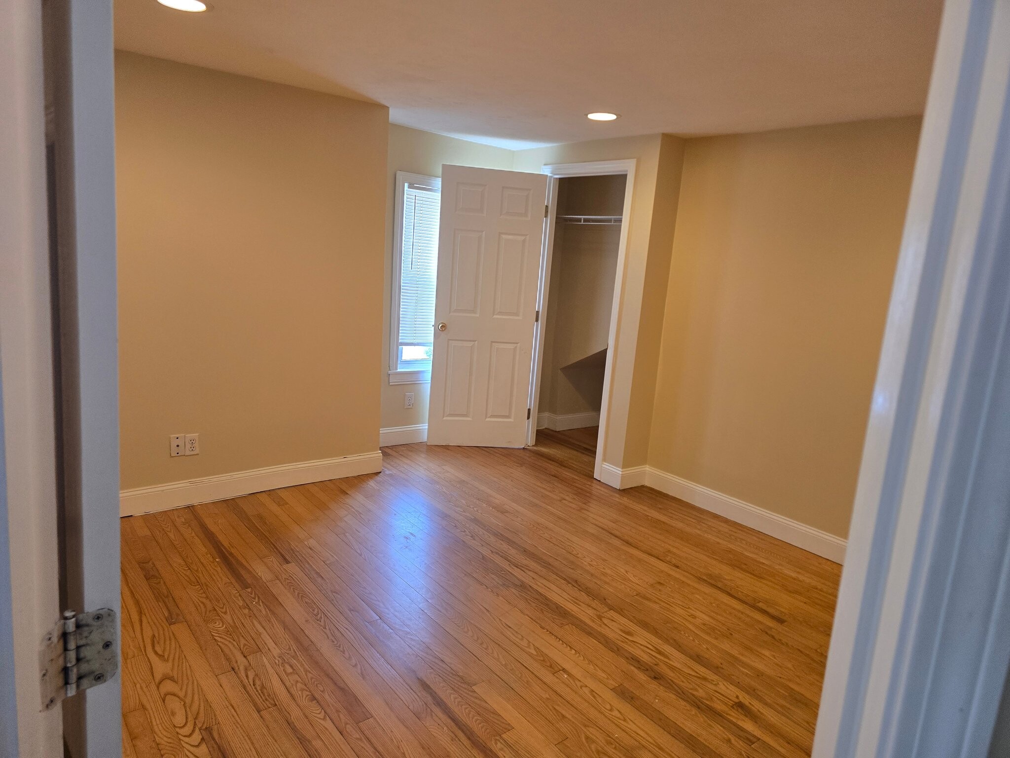 Building Photo - 27 Shelby St