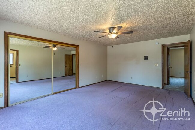 Building Photo - 9313 NE 81st Ave
