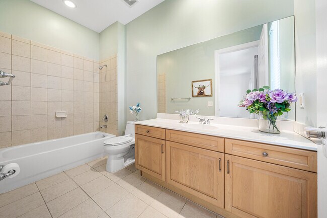 Building Photo - 824 Virginia Gardens Dr