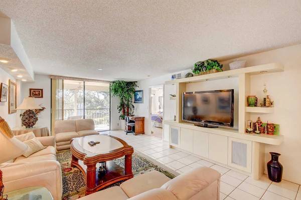 Building Photo - 15461 Pembridge Dr