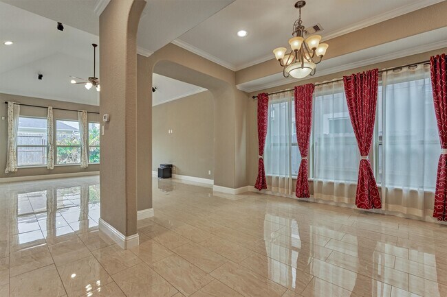 Building Photo - 106 Bella Luce