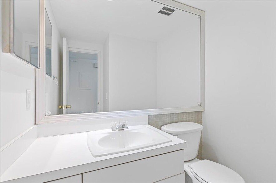 Building Photo - 3800 Galt Ocean Dr