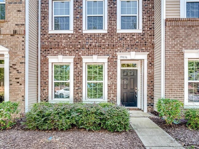 Building Photo - 19036 Lake Breeze Dr