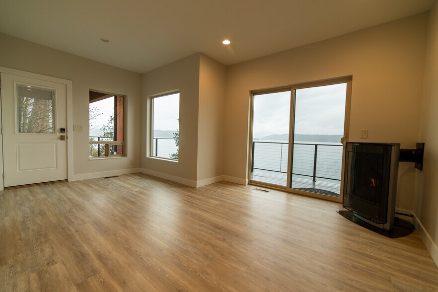 Building Photo - 2296 S Silver Beach Rd