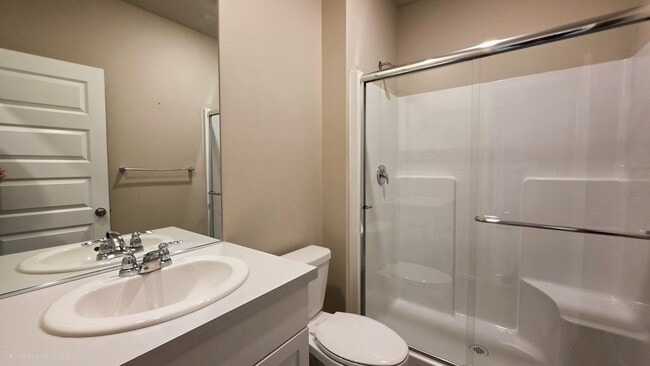 Building Photo - Bright & Beautiful 5 Bedroom 3 Bathroom