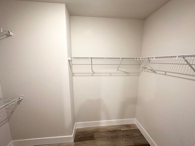 Building Photo - 6 Slate Wood Ct