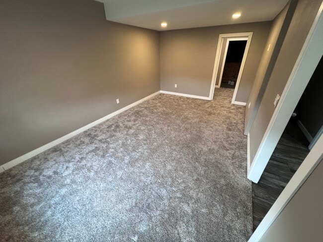 Building Photo - $2800 - 4 Bed 3 Bath Home in Westside Siou...