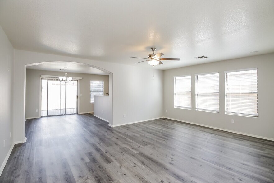 Building Photo - 10442 E Arcadia Ave