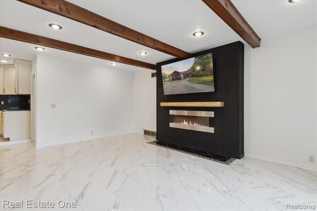 Building Photo - 23944 Fordson Dr