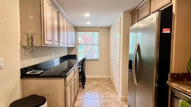Building Photo - 4017 N Cypress Dr