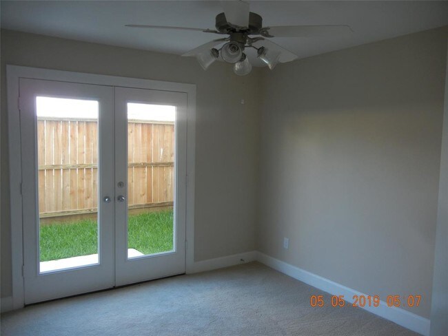 Building Photo - 11520 Main Elm Dr