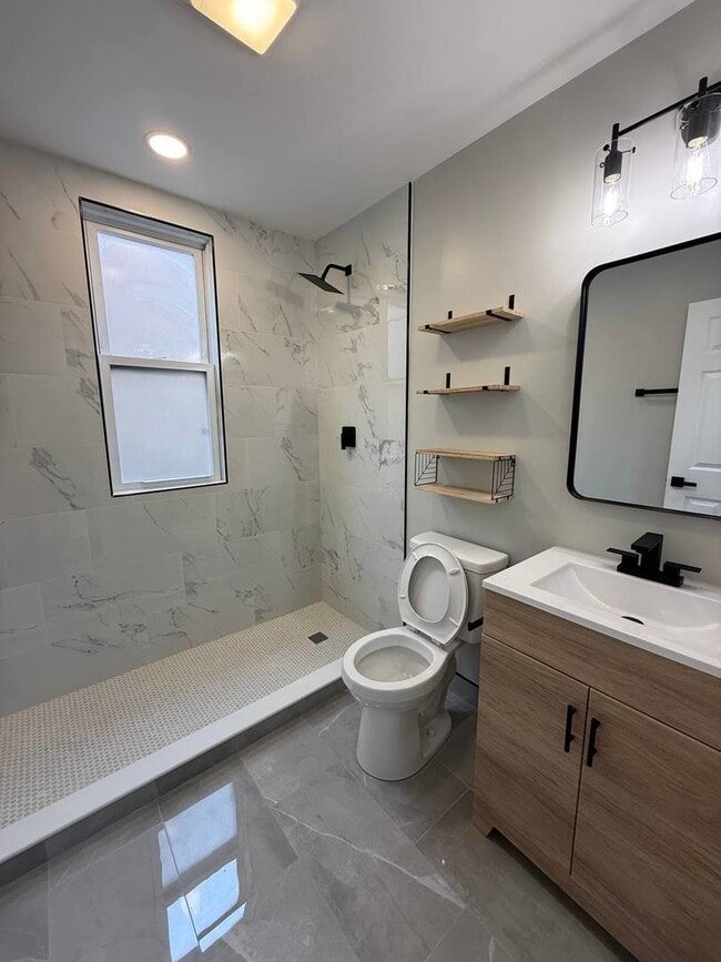 Building Photo - 3247 W Thomas St