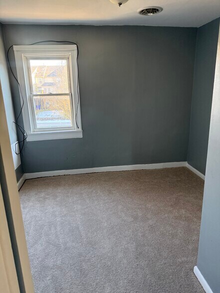 Building Photo - 7350 Seneca Ridge Dr