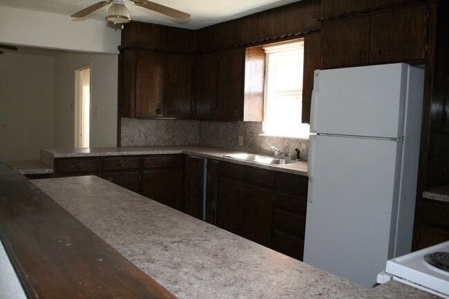 Building Photo - LARGE COUNTRY HOME NEAR ENMU