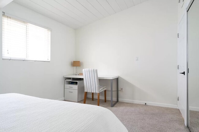 Building Photo - 5582 Baja Dr