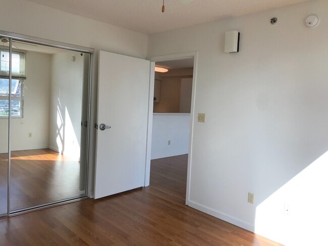 Building Photo - Breathtaking mountain view, 1 bdrm, 1 bath...