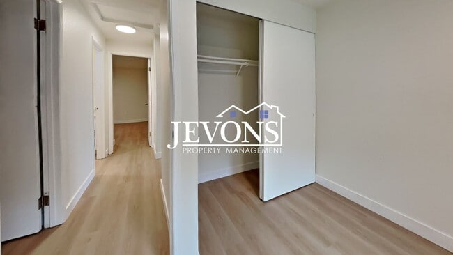 Building Photo - 2076 E 56th St