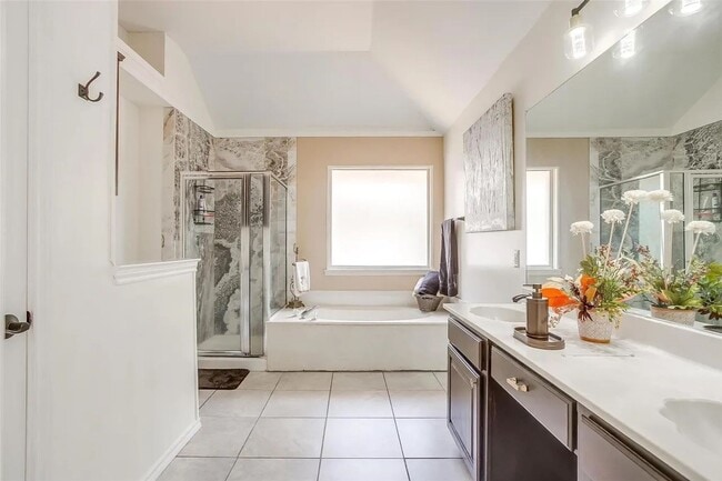 Building Photo - Spacious Home in the Heart of Lewisville – Prime Location Near Parks, Shopping & Dining!
