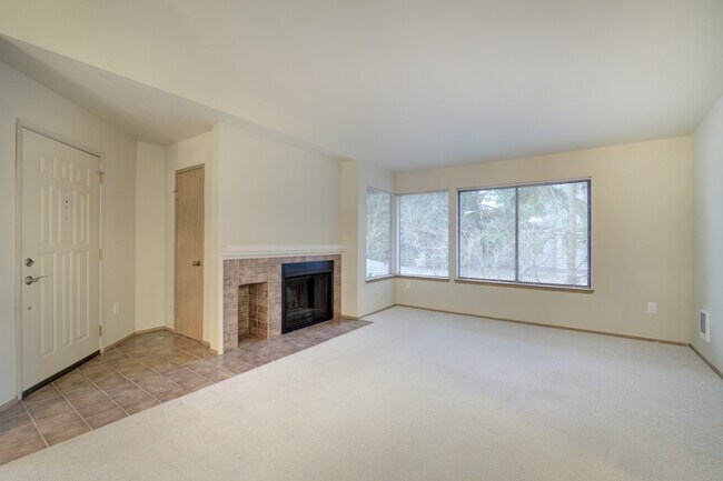 Building Photo - 1270 Bellevue Way NE