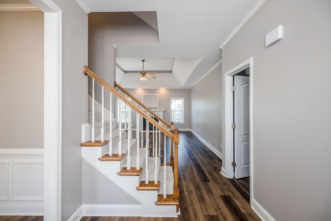 Building Photo - 4893 Somerset Dr