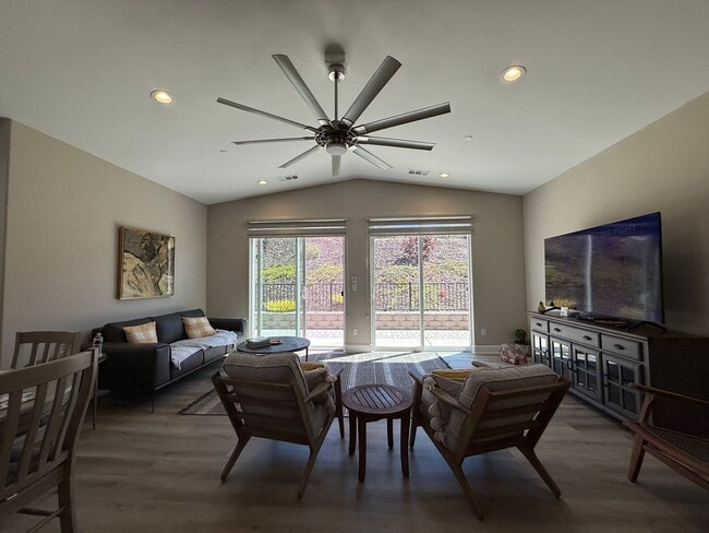 Building Photo - Beautiful Newer Meadows at Rice Ranch Sing...