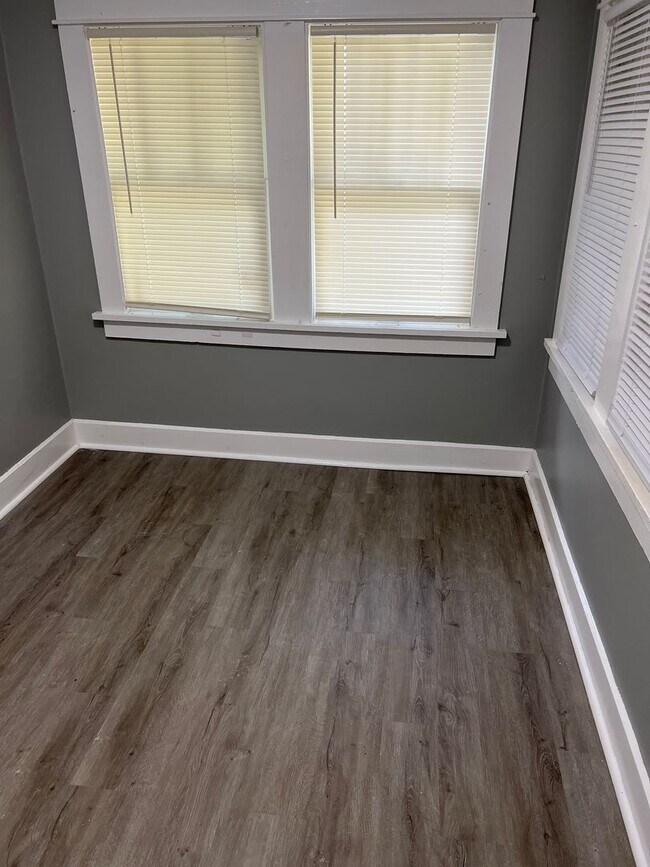 Building Photo - Charming 3-Bedroom/ 1 Bathroom house located in the heart of Topeka