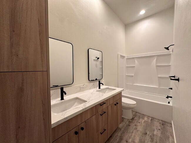 Building Photo - 20611 Independence Way