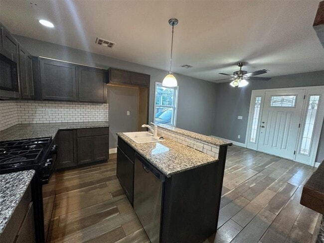 Building Photo - 1628 NE 12th St