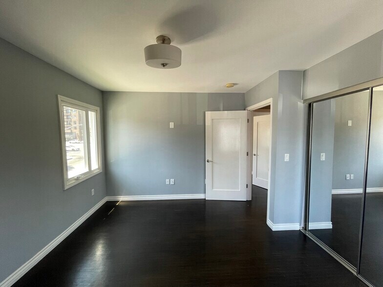 Building Photo - 402 S Robertson Blvd