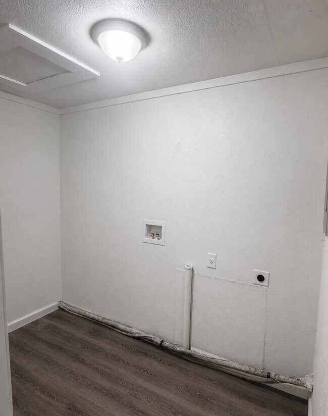 Building Photo - 7 Lazarcheff Dr