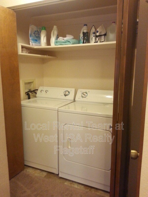 Building Photo - 5701 N Villa Cir