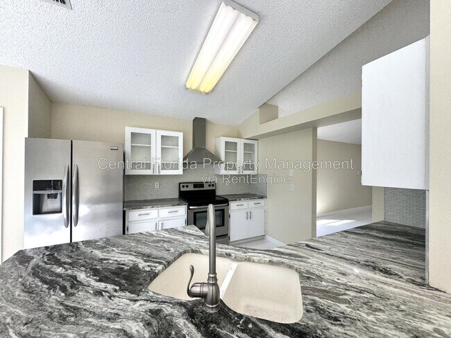 Building Photo - 2985 Viscount Cir