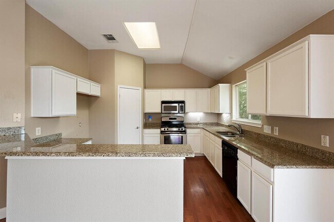 Building Photo - 1806 Rosenborough Ln N