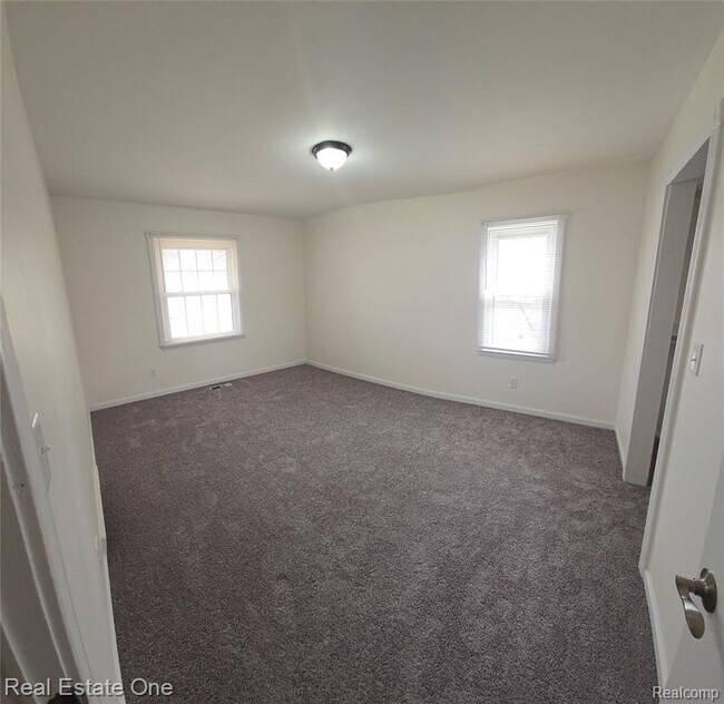 Building Photo - 25825 Sierra Dr