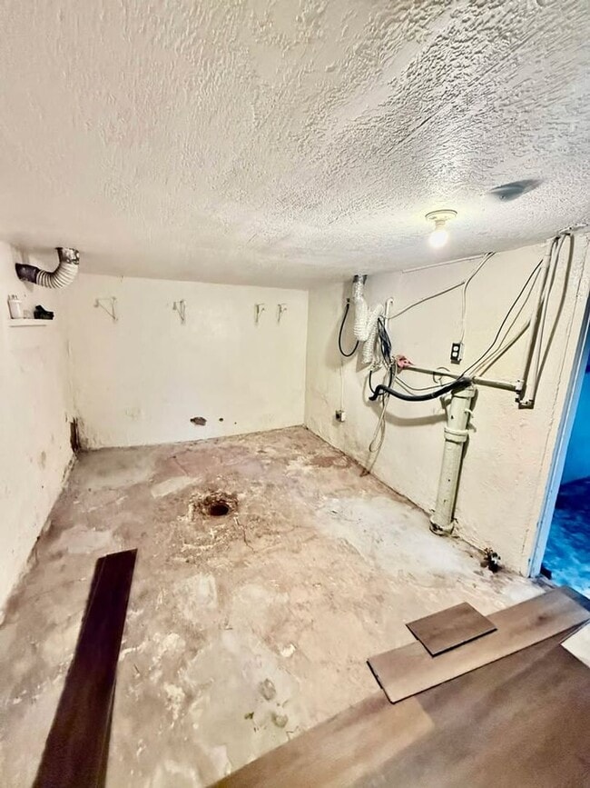 Building Photo - Updated 1 bedroom for rent neat Idaho State.