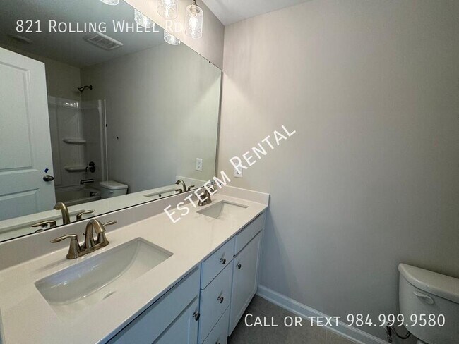 Building Photo - 821 Rolling wheel Rd