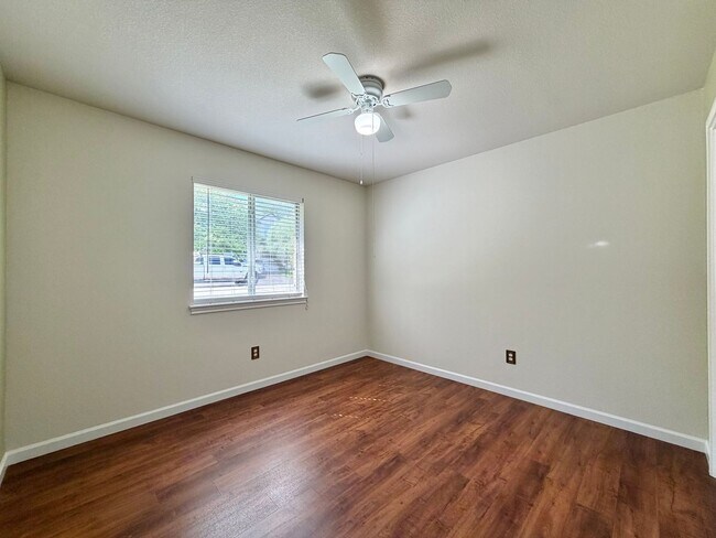 Building Photo - 14900 Doria Dr