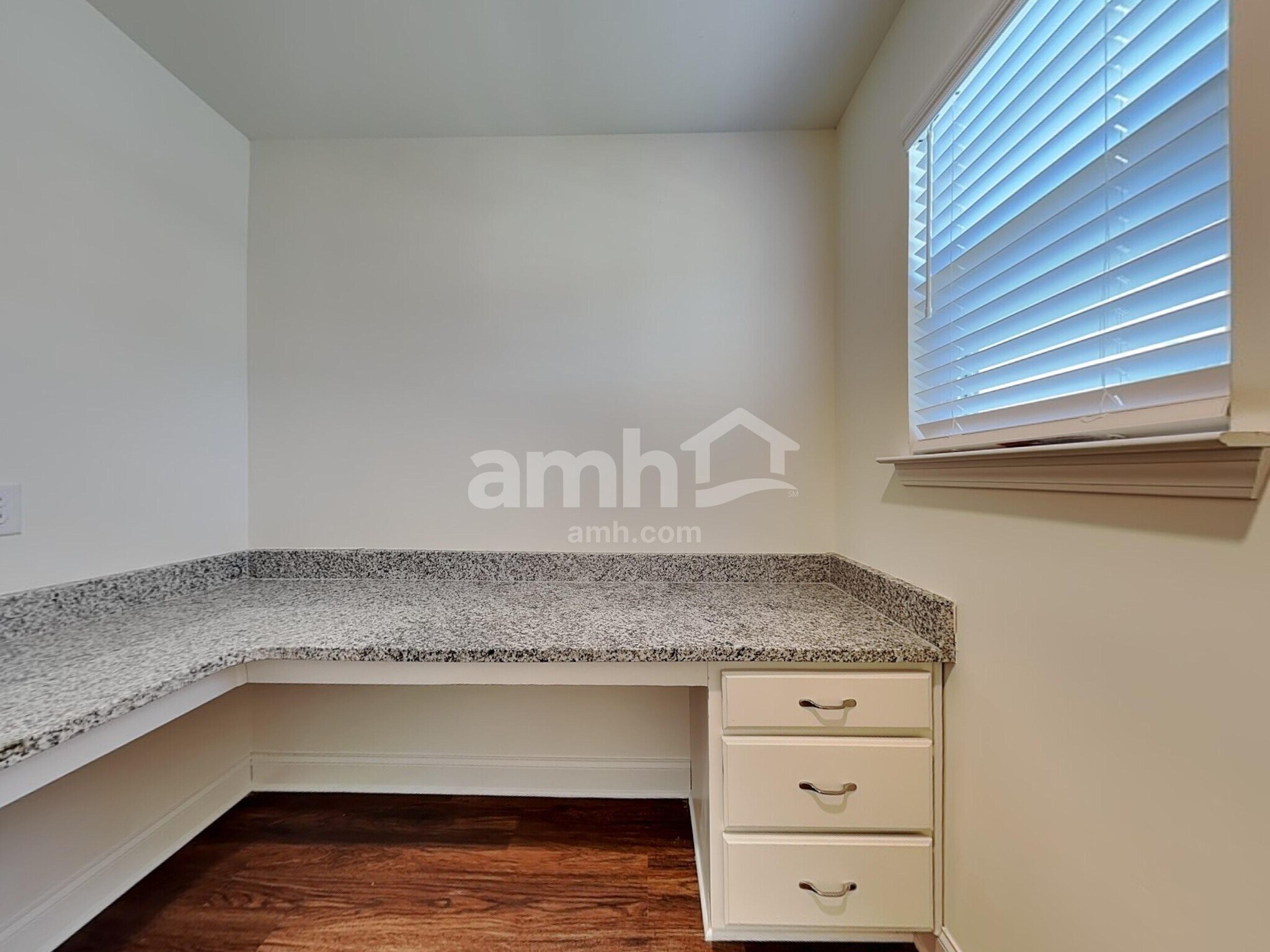 Building Photo - 101 Fairway Dr