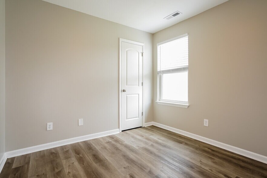 Building Photo - 442 Randolph Dr