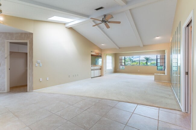 Building Photo - Spacious 3-Bed, 2-Bath Pool Home in Planta...
