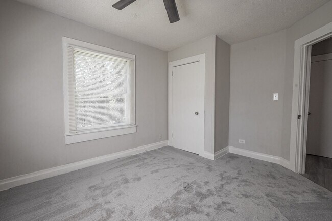 Building Photo - 303 Raynor St