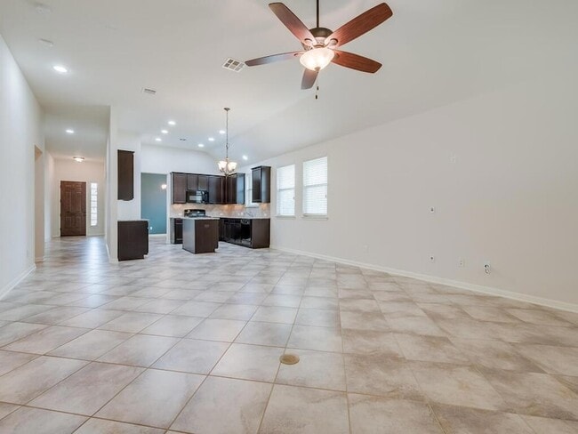 Building Photo - 2200 Hilltop Climb Dr