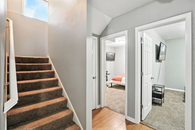 Building Photo - 2424 Lyndale Ave S