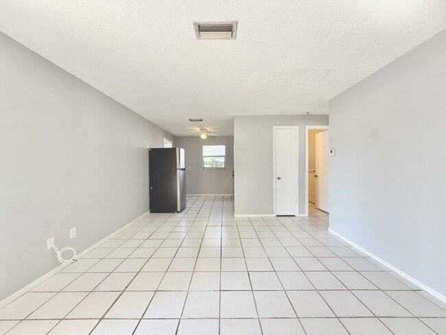 Building Photo - 972 San Christopher Dr