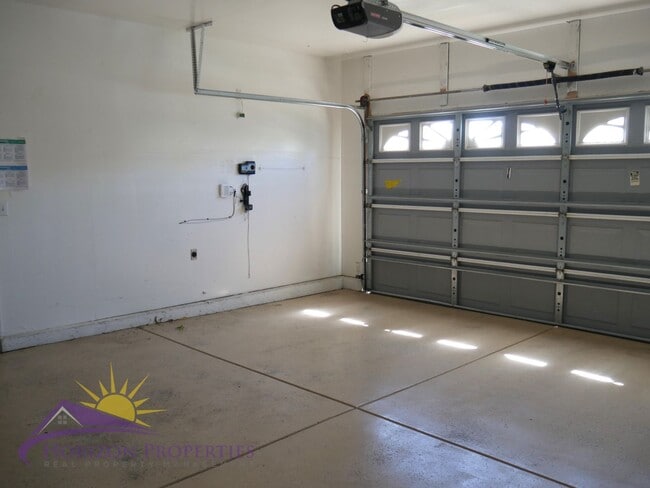 Building Photo - Bright Open 2 Bed 2 Bath 1,043 Sq Ft Antelope home