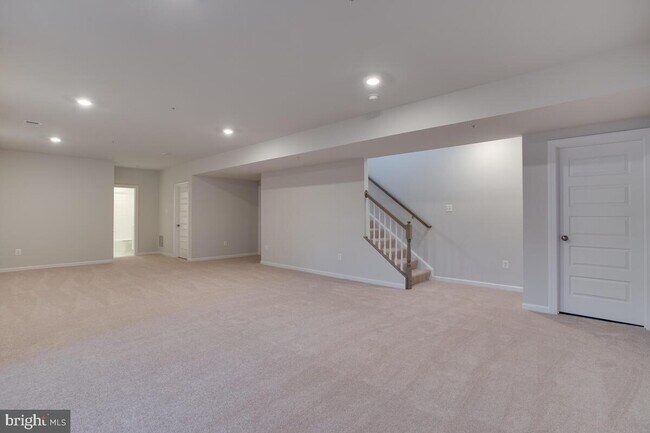 Building Photo - 6308 Savannah Dr