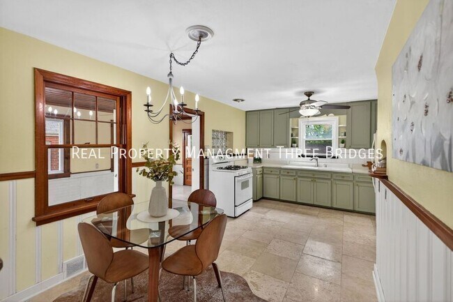 Building Photo - 130 S Barat Ave