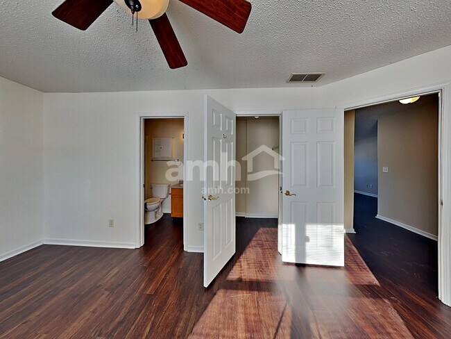 Building Photo - 8110 Red Barn Ct